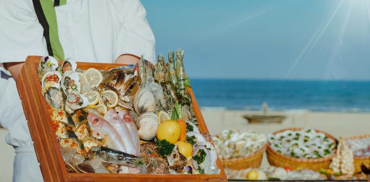 seafood-restaurant-in-vietnam-pullman-danang-beach-resort-buffet-beach-bbq-weekends-2