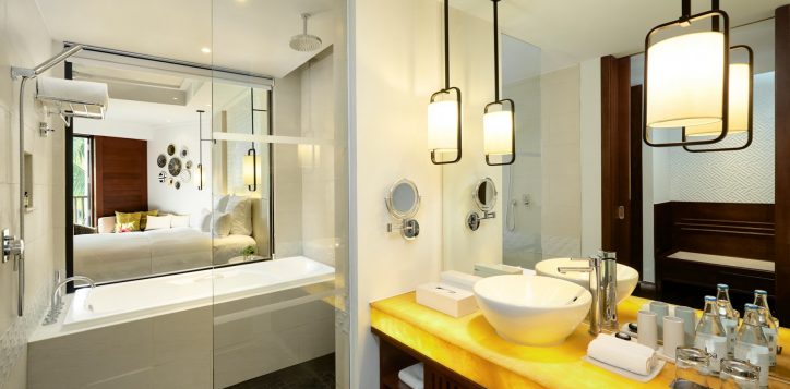 superiorking-bathroom-cottage-at-pullman-danang-beach-resort-2