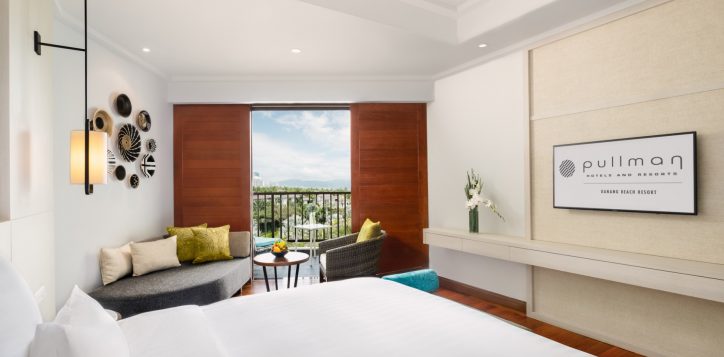 deluxebayview-king_bed-and-view_pullman-danang-beach-resort_5-star-hotel-2