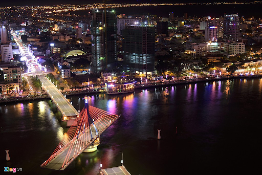 han-river-bridge-rotating-at-night-cau-song-han-xoay-danang-discovery-4-famous-bridge-in-danang-restaurant-near-me-resort-in-danang-show-in-danang-pullman-danang-beach-resort