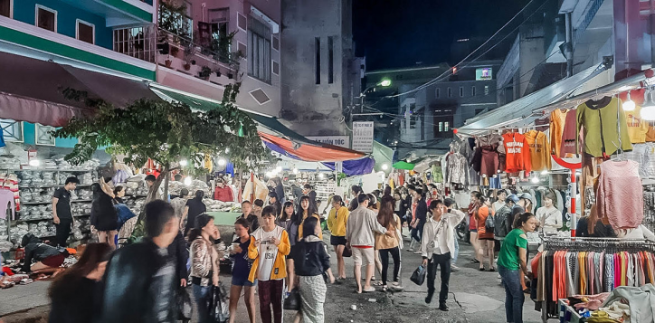 pho-cho-le-duan-cho-dem-o-da-nang-local-food-best-food-in-danang-restaurant-near-me-danang-restaurant-danang-restaurant-night-markets-in-danang-2