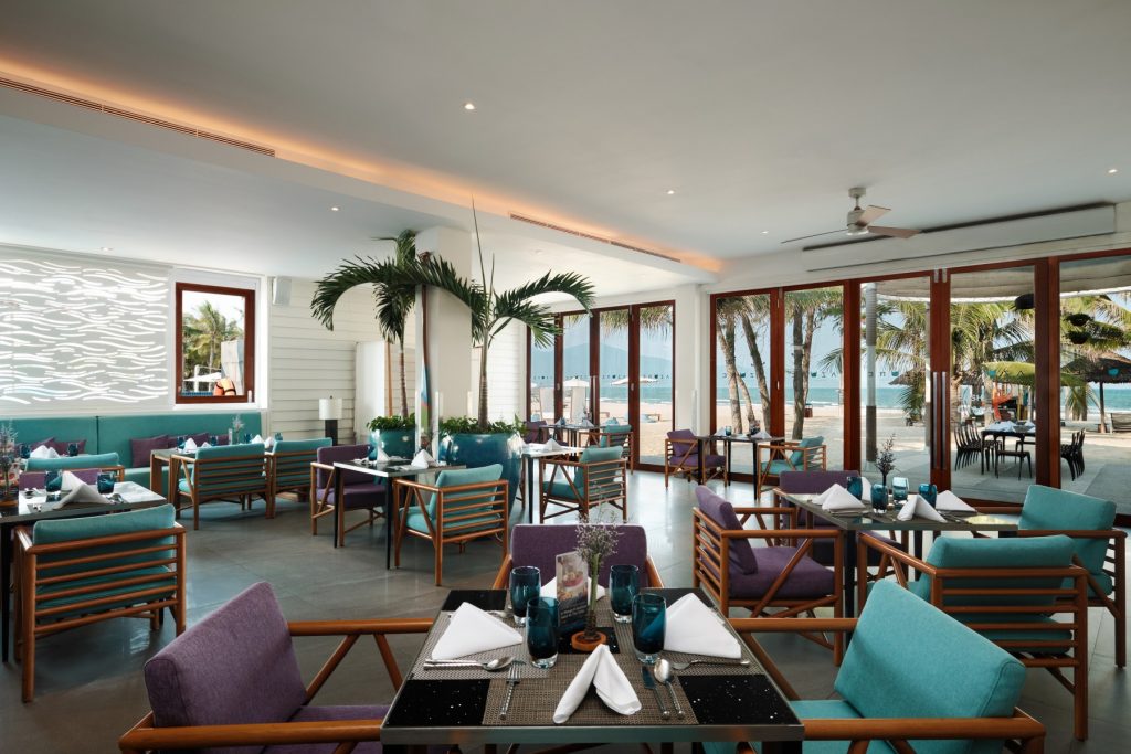 Azure Beach Lounge at Pullman Danang Beach Resort — beachfront dining with ocean views