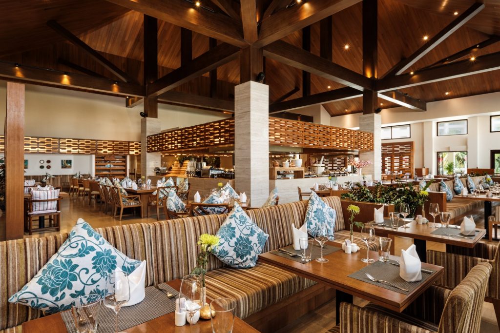 khám phá nhà hàng Buffet tại Pullman Danang Beach resort 