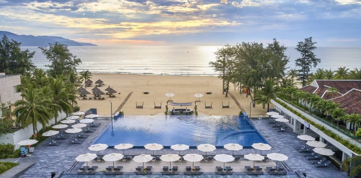 goi-uu-dai-tiec-cuoi-tai-pullman-danang-beach-resort-ngoai-bai-bien-trong-nha