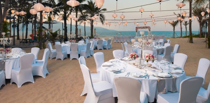 beach-wedding-pullman-danang-2