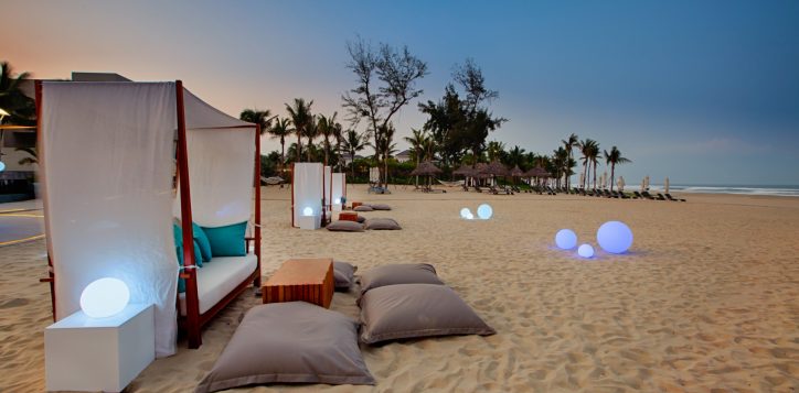 azure-beach-lounge-at-pullman-danang-beach-resort-outside-3-2-2