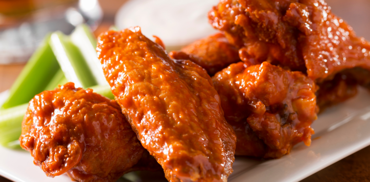 chicken-wings-with-buffalo-sauce-heat-up-the-matches-2