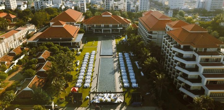 lawn-area-overview-pullman-danang-beach-resort-2