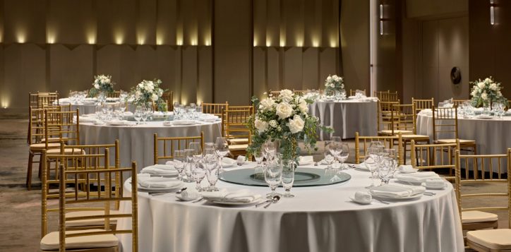 lotus-ballroom_indoor-wedding-setup_close-up_pullman-danang-beach-resort_5-star-hotels_accor-hotels-2