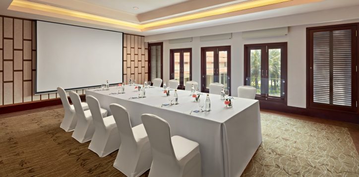 orchid_boardroom-setup_pullman-danang-beach-resort_5-star-hotels_accor-hotels-2