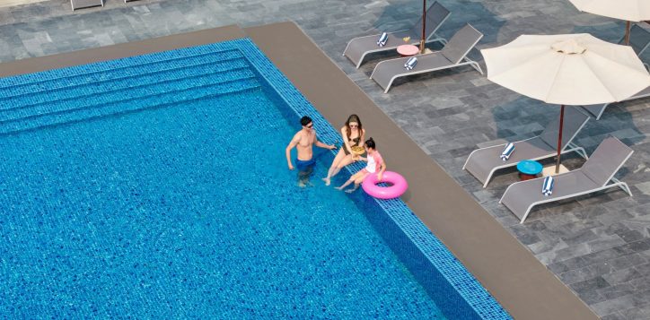 pool_family-lifestyle-1_pullman-danang-beach-resort_5-star-hotels_accor-hotels-2