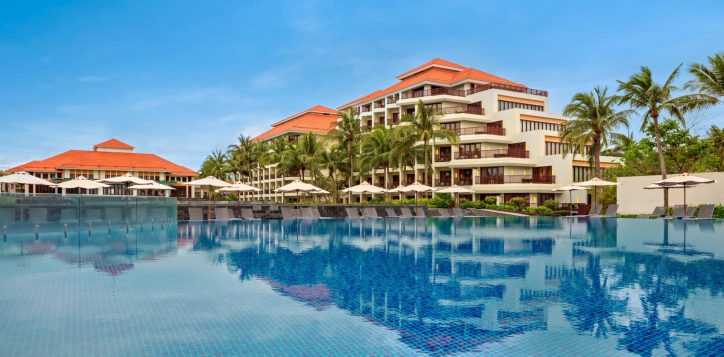 pool_overview-1_pullman-danang-beach-resort_5-star-hotels_accor-hotels-2