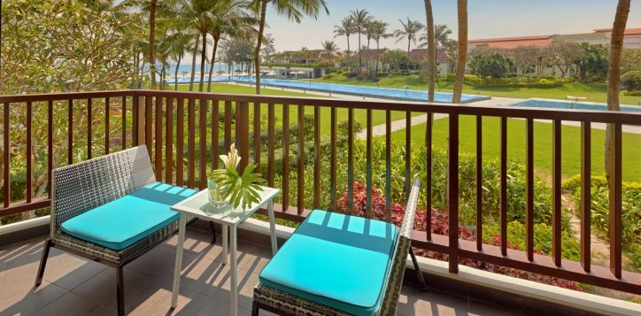 superior-room_pond-view_pullman-danang-beach-resort_5-star-hotels_accor-hotels-2