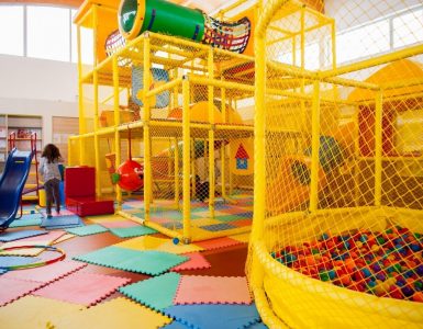 top-10-resort-gia-dinh-o-da-nang-co-kids-club-hoat-dong-cho-tre-2025